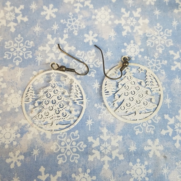 Metal die cut Christmas tree earrings - Picture 2 of 7